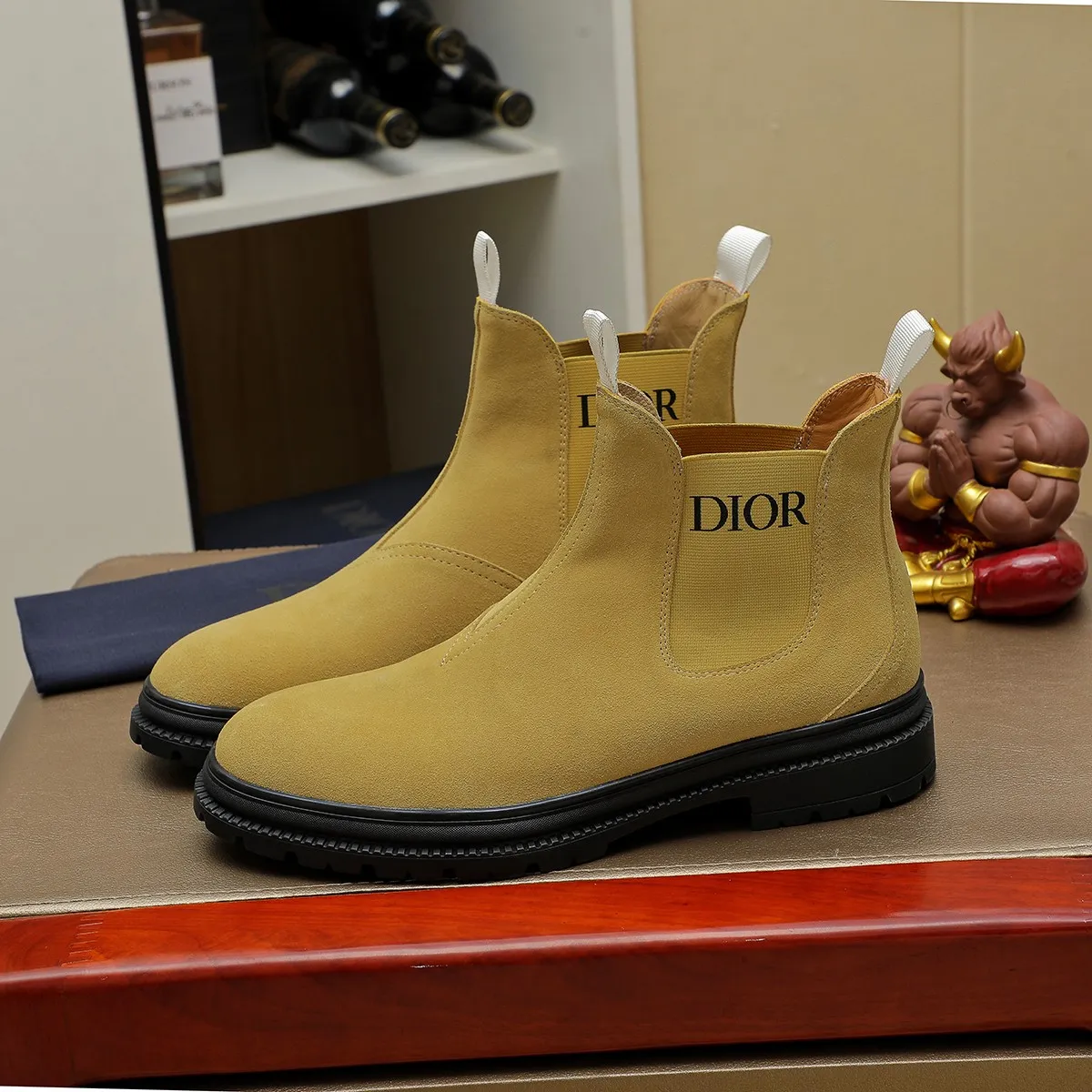 Ex-factory price: 480⌚️⌚️"Dior" Gaobang short boots⚠️⚠️Top purchasing agent🔍🔍Men's 2023HK counters are on sale simultaneously. Sole: The original sole is specially provided by the original factory. The exclusive movable molded sole is super comfortable. The original factory and the single product are handmade🔍🔍. The details determine the quality. We only make shoes with care. You can enter and exit the counter at will. Welcome to compare. 🇮🇹Size: 38-444️⃣Colors available